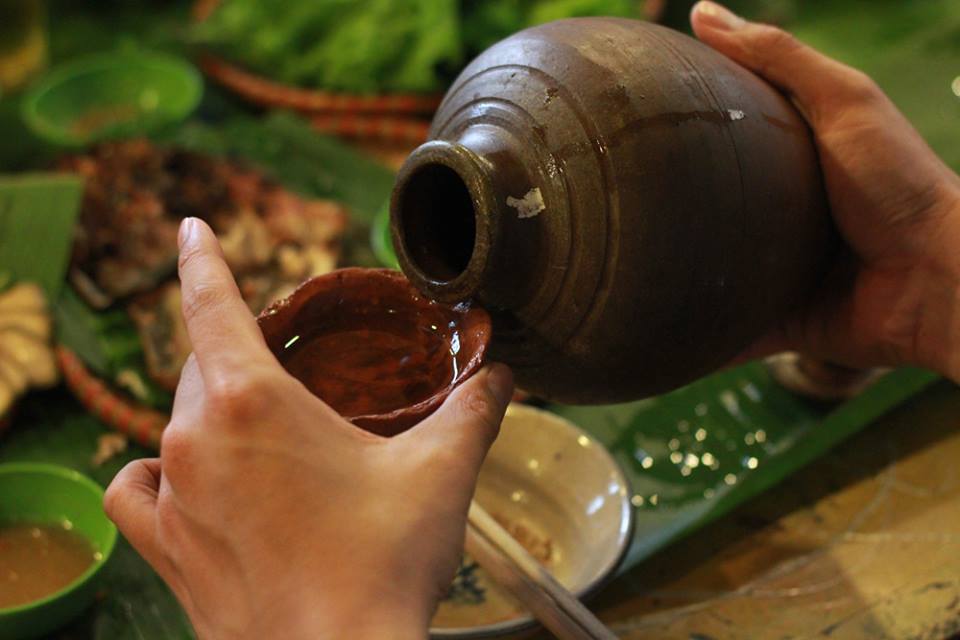 Với những câu ca dao về rượu, bạn sẽ được trải nghiệm trọn vẹn hương vị của đồ uống này, cùng với sự giàu tình cảm và truyền thống văn hóa của người Việt Nam. Hãy cùng lắng nghe và tìm hiểu những giá trị đích thực ẩn sau những câu ca dao tuyệt vời này.